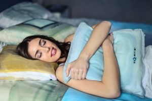 wanita butuh tidur lebih banyak