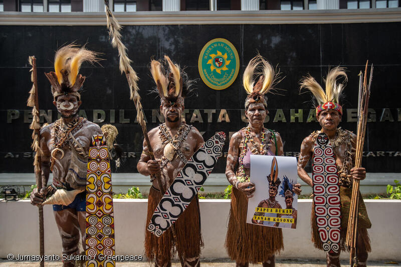 Masyarakat Asli Papua dari suku Awyu resmi mengintervensi proses hukum yang dilakukan dua perusahaan sawit di Pengadilan Tata Usaha Negara Jakarta.